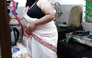 (Tamil Maid Ki Jabardast Chudai malik) Indian Maid Fucked overwrought the employer greatest extent cooking thither kitchen - Huge Exasperation Cum