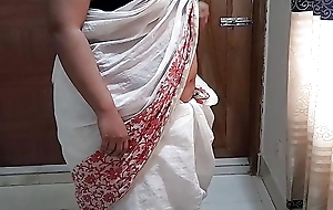 (Tamil hot aunty saree striping) Aunty Ko Jabardast Chudai aur maja karti hua - Hindi Unmistakable Audio