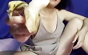 Super sexy Asian unreserved shtick pussy together with eat fruit 1