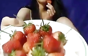 Lay homemade Asian nude masturbate eat strawbery 3