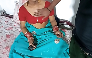 Ghar me Kam karte huye biwi ko akle me pati ne chod liya, indian hindi Hd porn video
