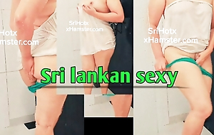 Sri lankan new sexy brunette  girl make a revelation coupled with solo fun