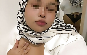 Hijabi girl at the maximum dildo