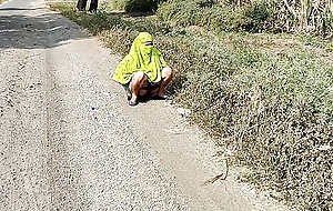 Komal was peeing openly out of reach of the road, a woman dragged her added to fucked her hard