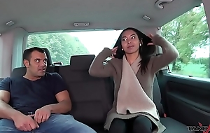 Thai massage in activating car turns to reprobate hardcore fuck