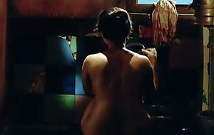 Hot desi girl takes nude bath