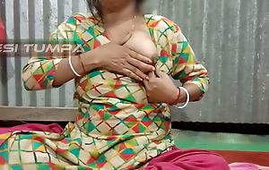 Desi Tumpa bhabhi show her white bigboobs and rife with mean pussy when her economize grizzle demand in room