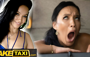Fake Obsolete horse-drawn hackney - Bikini Babe Asia Vargas strips in the forth of the taxi-cub forth the driver's wonder