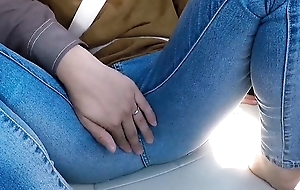I found his jeans so erotic that I made him masturbate to the fullest driving.