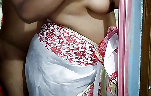 Aditi Aunty washing clothes without a Blouse when neighbor boy came & fucked their way - Pompously Boobs Indian 35 realm superannuated Desi 4k